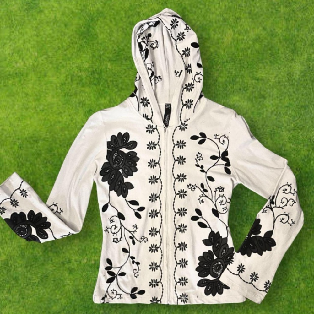 Floral Embroidered Women's Hoodie - Black and White